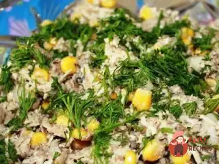 Шпротний салат із сиром