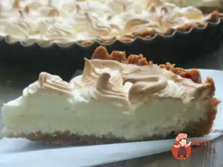 Ніжна сирна запіканка з безе