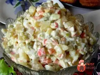 Салат з крабових паличок з картоплею та морквою