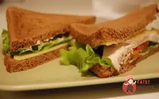 Сендвіч З Куркою Та Помідором