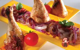 Смажена Курка З Цибулею Та Соусом Санторіні