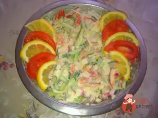 Овочевий салат з яблуком та сметаною