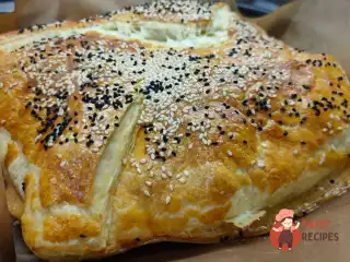 Пиріг з пряною куркою та пекінською капустою
