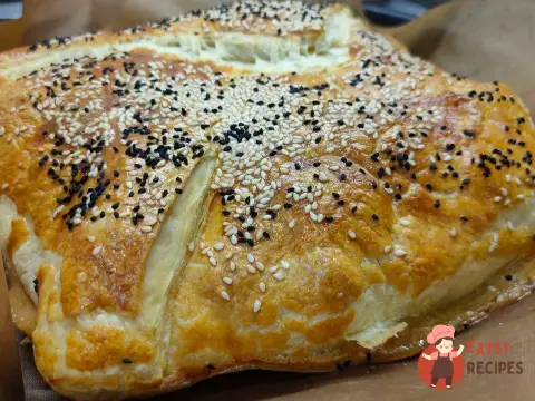 Пиріг з пряною куркою та пекінською капустою