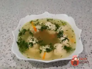 Курячий суп із фрикадельками на бульйоні