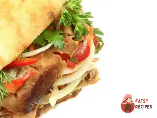 Пита з бараниною, грецьким салатом та соусом дзадзики