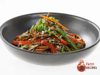 Весняна локшина з овочами