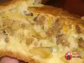 М'ясний пиріг з грибами на сирному тісті