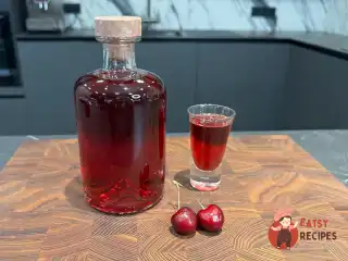 Домашня настоянка на черешні