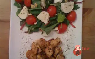 Літня Легка Закуска З Курки, Зелені Та Моцарелли