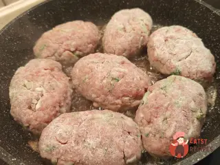 Крок 10: Котлети з домашнього фаршу з броколі