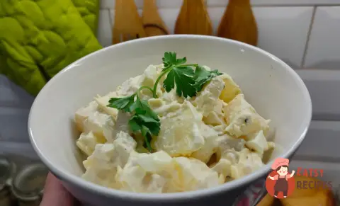 Курячий салат з ананасом і сиром