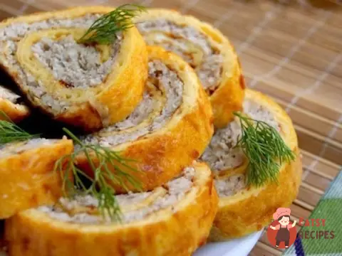 Курячий рулет із омлетом
