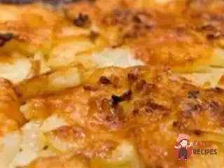 Картопля з грибами та соусом «Бешамель»