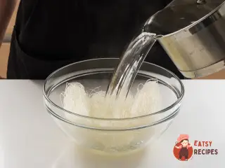 Крок 1: Фунчоза з овочами