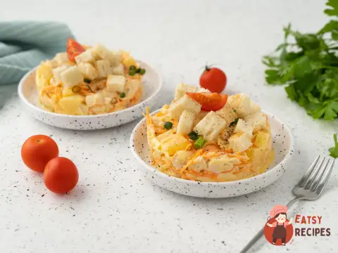 Салат «Пустотливе курча» з куркою та ананасами