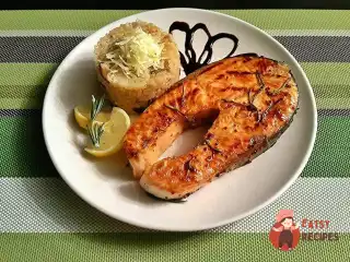 Стейки з сьомги та різотто з лісовими грибами та пармезаном