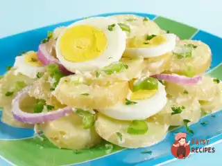 Картопляний салат із зеленню та вершковим соусом