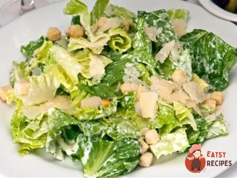 М'ясний салат із сухариками