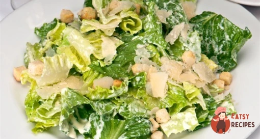 М'ясний салат із сухариками