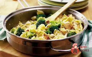 Фарфалле З Куркою, Броколі Та Грибами У Сирному Соусі