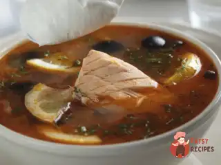 Рибна солянка з кальмарами