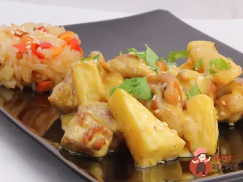 Курка з ананасом