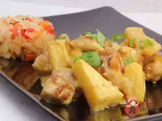 Курка з ананасом