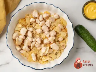 Крок 4: Салат із куркою та чипсами