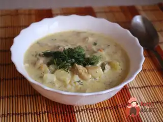 Картопля, тушкована з куркою та сметаною