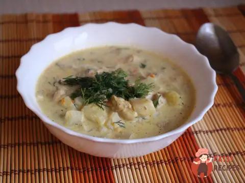 Картопля, тушкована з куркою та сметаною