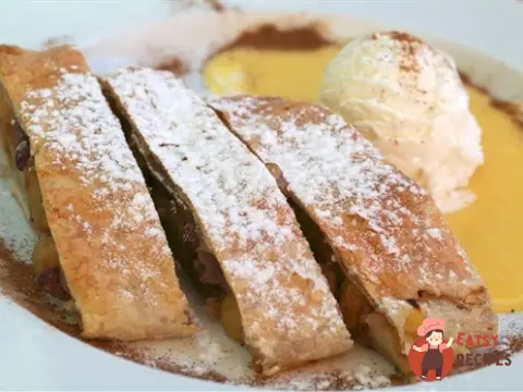 Штрудель з яблуками та медом