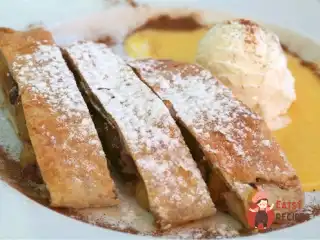 Штрудель з яблуками та медом