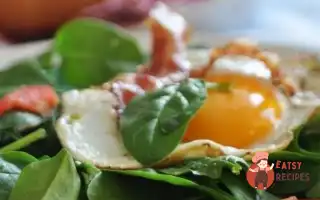 Яєчня З Ковбасками Та Руколою