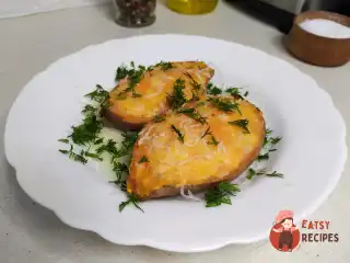Запечений батат із сиром і шинкою