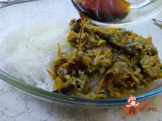 Крок 9: Фунчоза з овочами