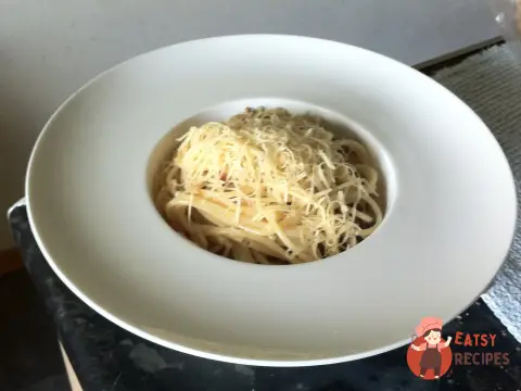 Паста карбонару з беконом (Pasta Carbonara)