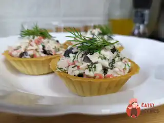 Салат із крабових паличок у тарталетках