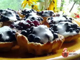 Кошики з ягодами та лимонним кремом