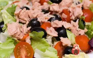 Індонезійський Салат Із Тунця З Маслинами