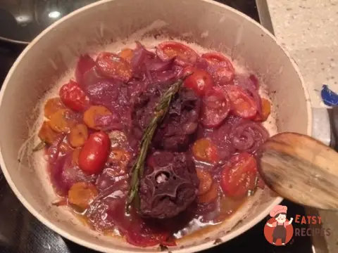 Тушкована баранина з овочами