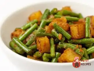 Каррі з картоплею та стручковою квасолею