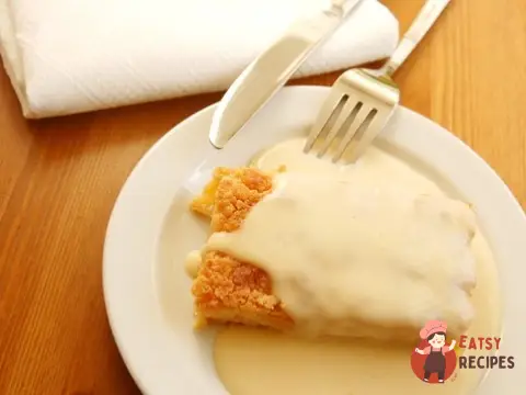 Манний пудинг з кабачками та яблуками