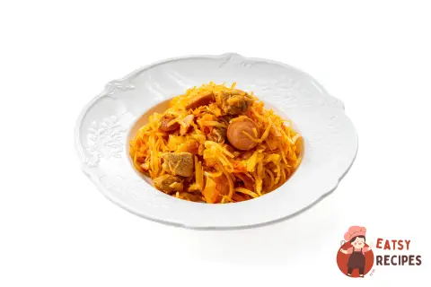 Солянка з капусти на сковороді