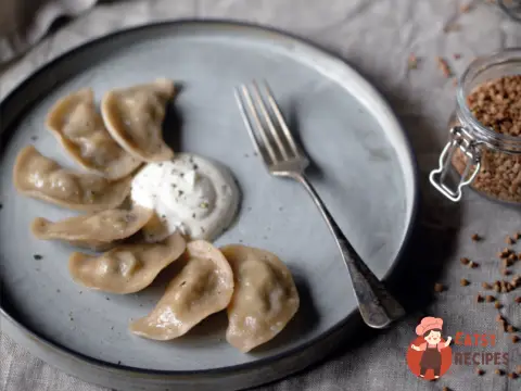 Гречані вареники з куркою та грибами