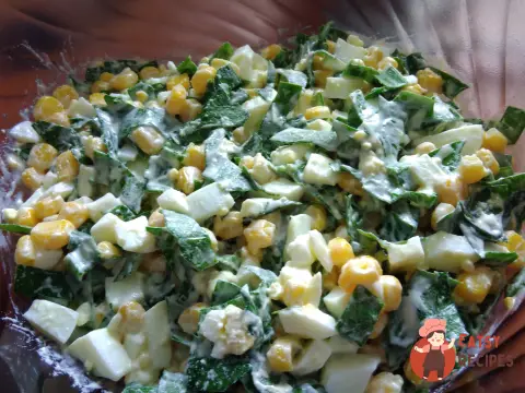 Салат із черемші та кукурудзи