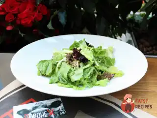 Мікс салат із зеленим яблуком та маринованим шалотом