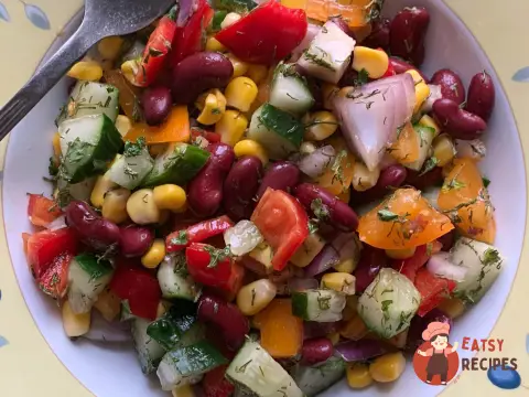 Салат з кукурудзою та червоною квасолею
