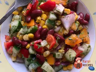 Салат з кукурудзою та червоною квасолею