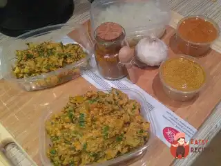 Зелені помідори з горіхами